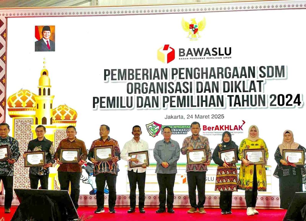 Bawaslu Manado Terbaik Kedua Bawaslu Awards 2025