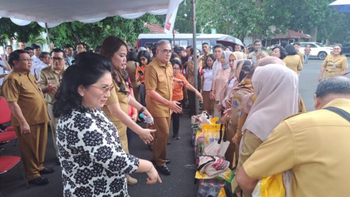 Pasar Murah BKOW Provinsi Sulut Sekprov Kepel Sebut Beri Kemudahan Bagi Warga Sambut Hari Besar Idul Fitri