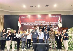 Bawaslu Awasi Rapat Pleno Rekapitulasi Hasil Penghitungan Suara Pilkada Minut